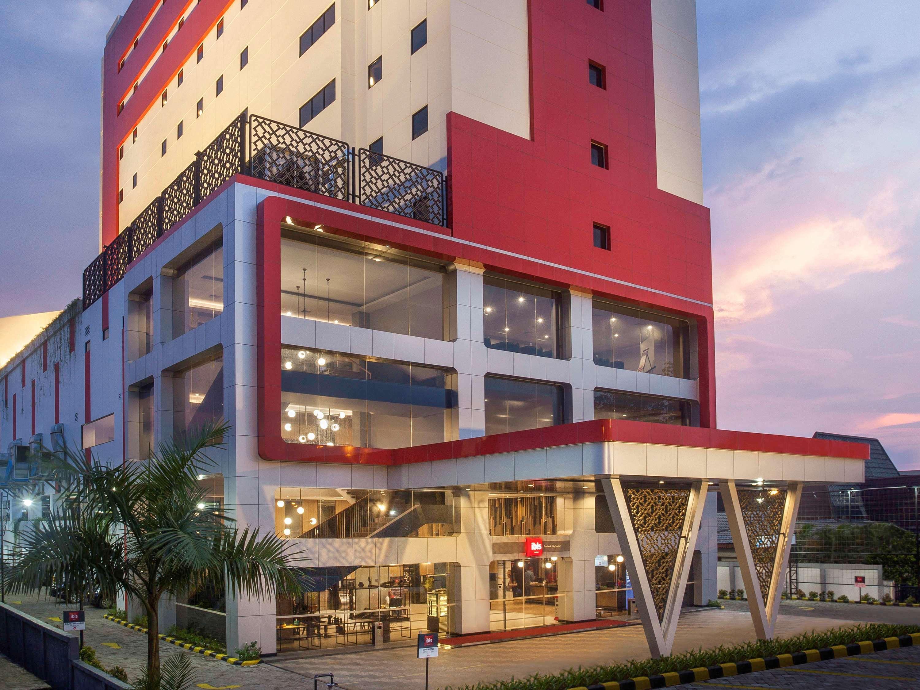 Ibis Pontianak City Center Exterior photo