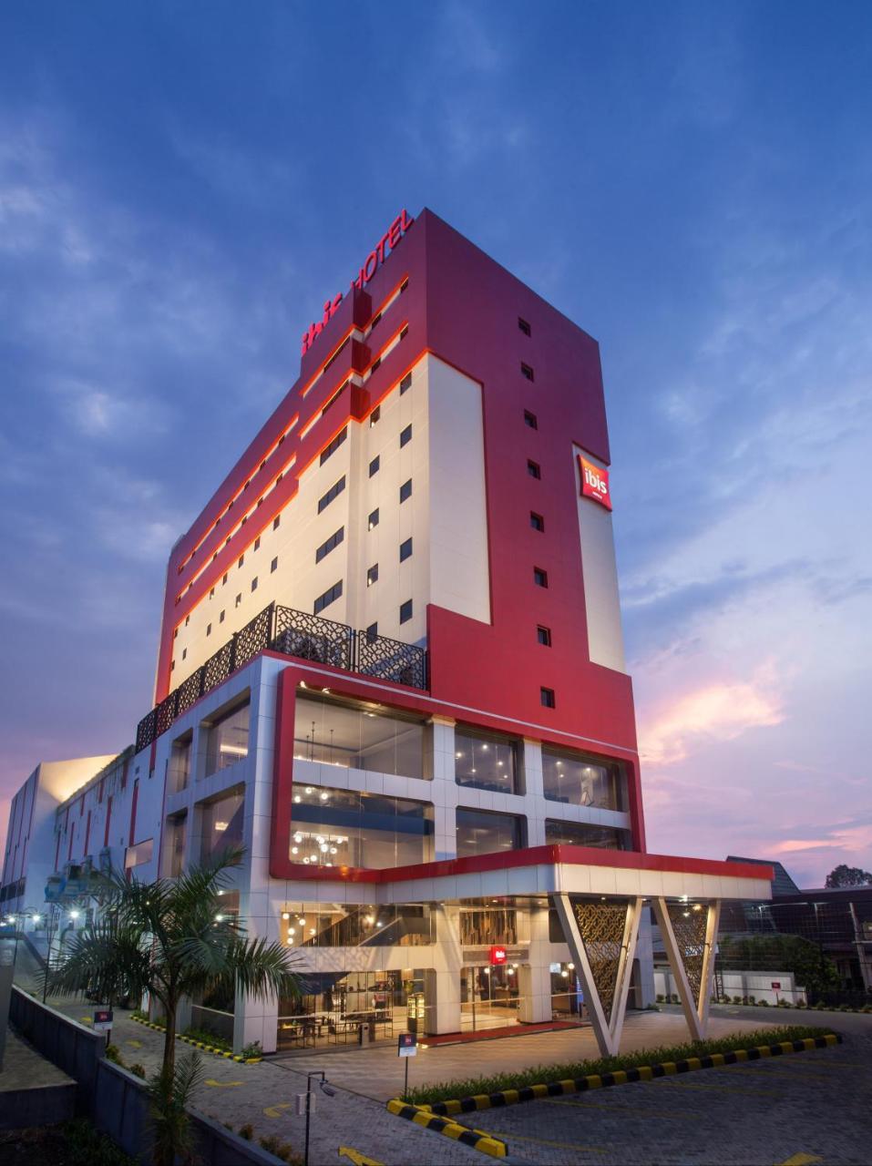 Ibis Pontianak City Center Exterior photo
