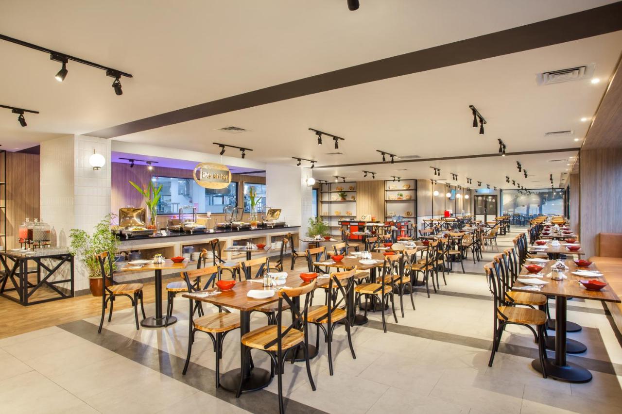 Ibis Pontianak City Center Exterior photo