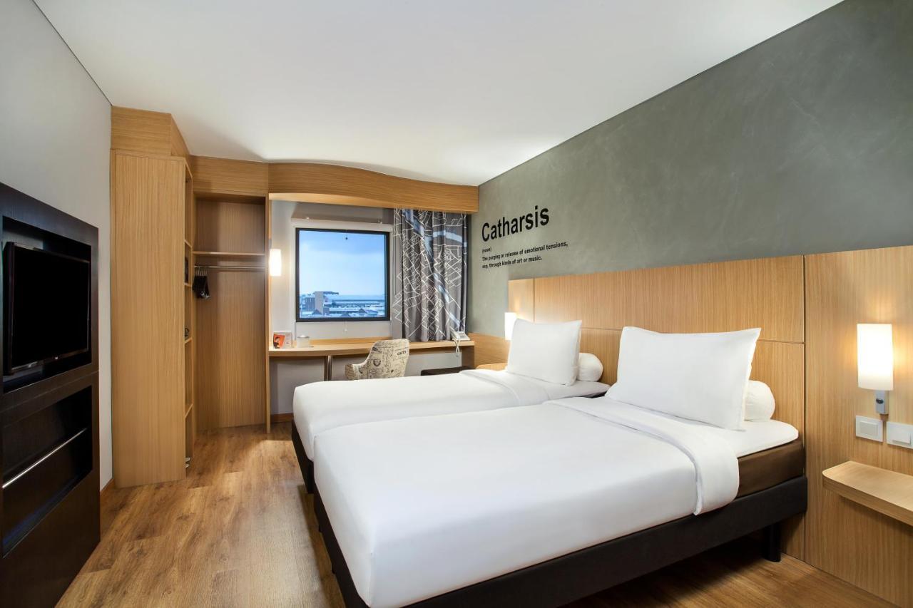 Ibis Pontianak City Center Exterior photo