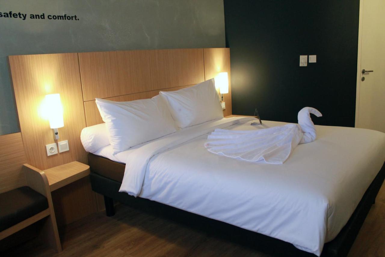 Ibis Pontianak City Center Exterior photo