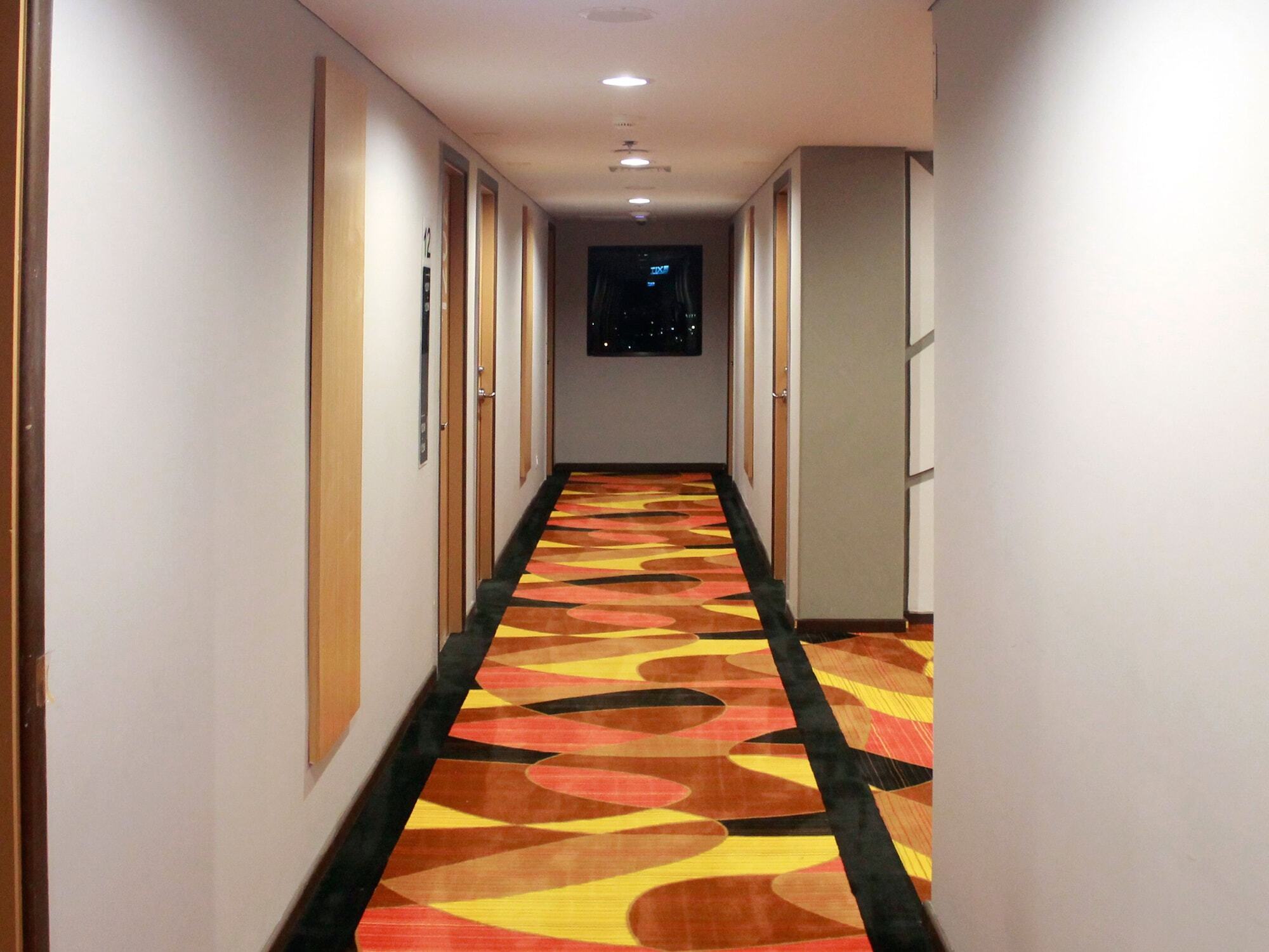 Ibis Pontianak City Center Exterior photo