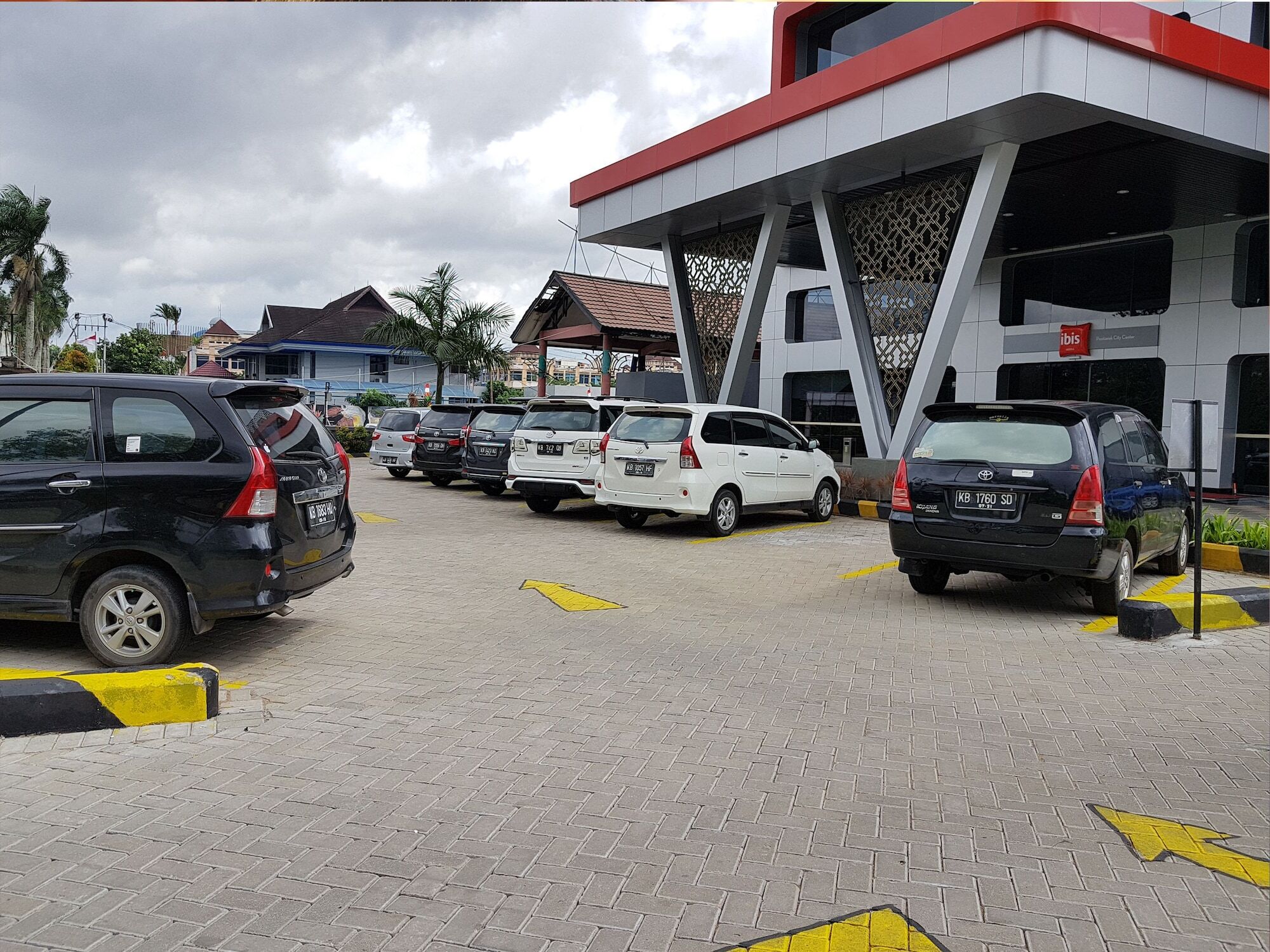 Ibis Pontianak City Center Exterior photo